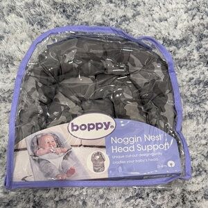 Boppy Noggin Nest Head Support in Black and Gray